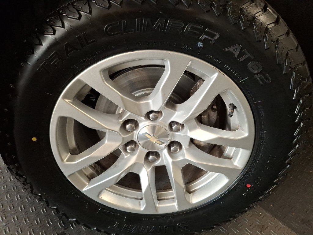Used 2020 Chevrolet Silverado 1500 LT AWD/4WD image 4