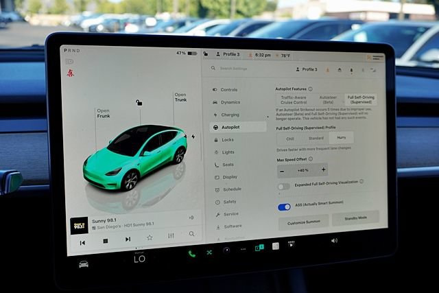 Used 2023 Tesla Model Y Long Range AWD/4WD image 28