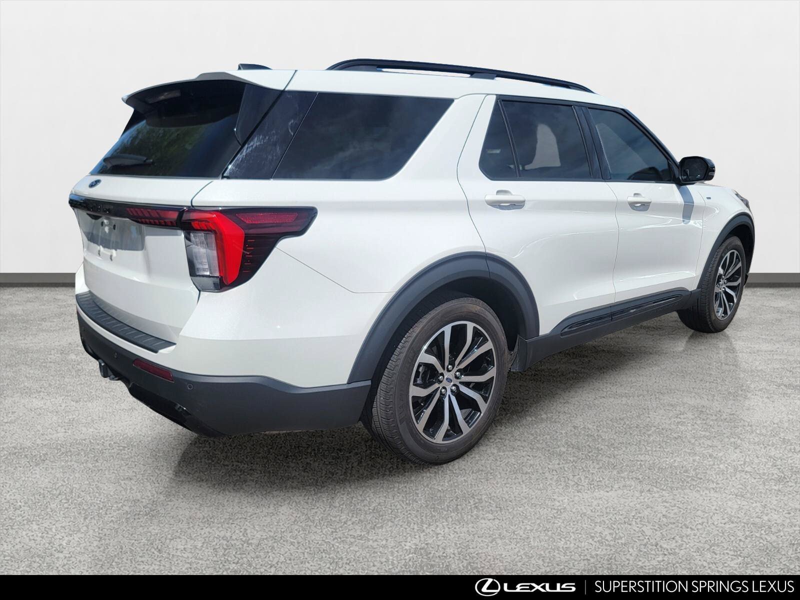 Used 2025 Ford Explorer ST-Line RWD image 3