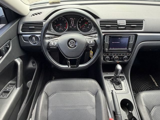 Used 2018 Volkswagen Passat 2.0T R-Line FWD image 13