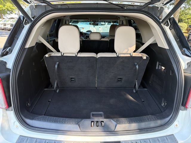 Used 2020 Ford Explorer XLT w/ Equipment Group 202A AWD/4WD image 18
