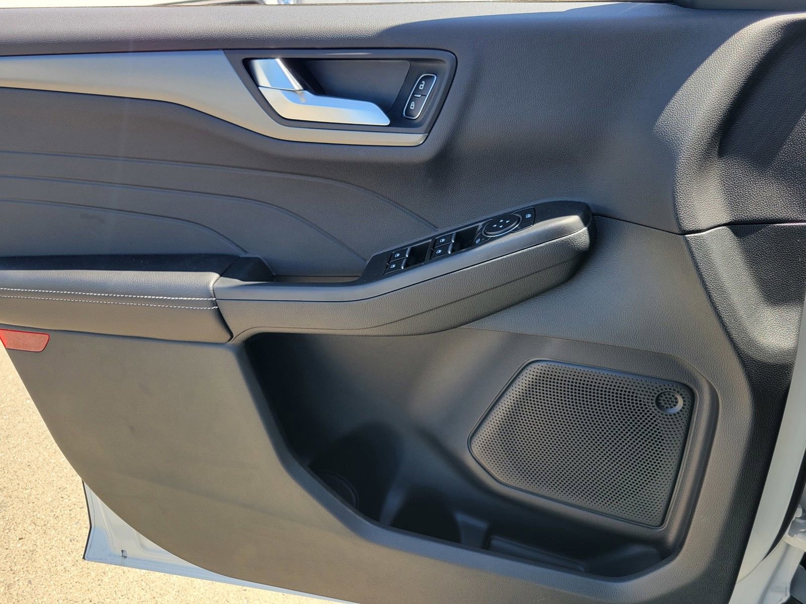 New 2024 Ford Escape SE image 12