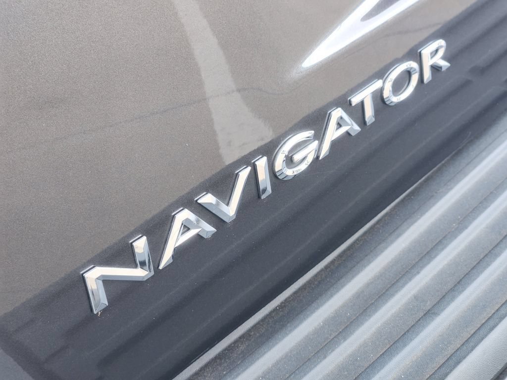 Used 2017 Lincoln Navigator Select RWD image 14