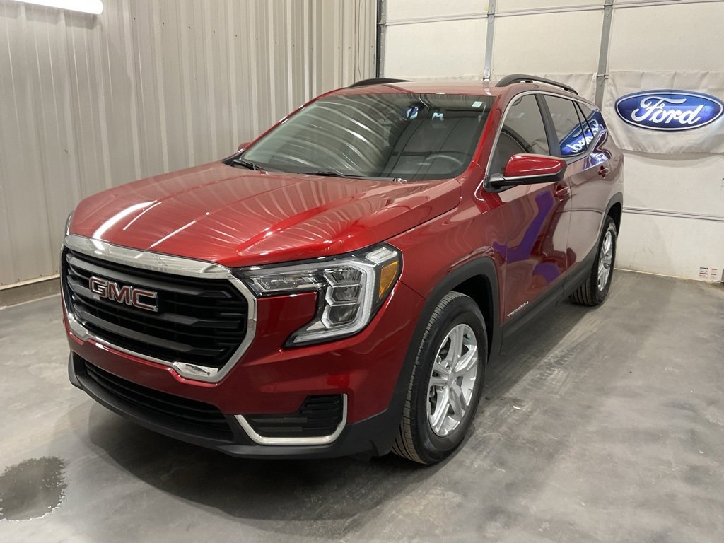Used 2023 GMC Terrain SLE w/ Driver Convenience Package image 3