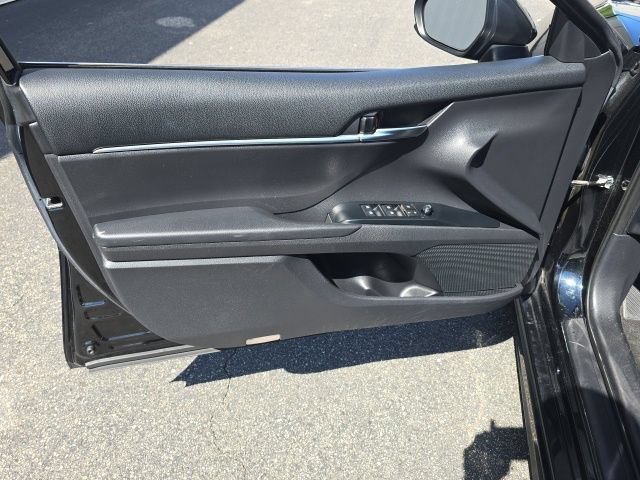 Used 2019 Toyota Camry SE FWD image 19