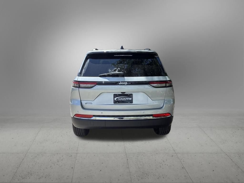 New 2026 Jeep Grand Cherokee Laredo X RWD image 9