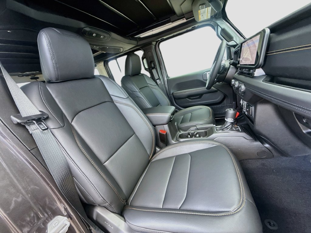 New 2027 Jeep Wrangler Unlimited Sahara AWD/4WD image 32