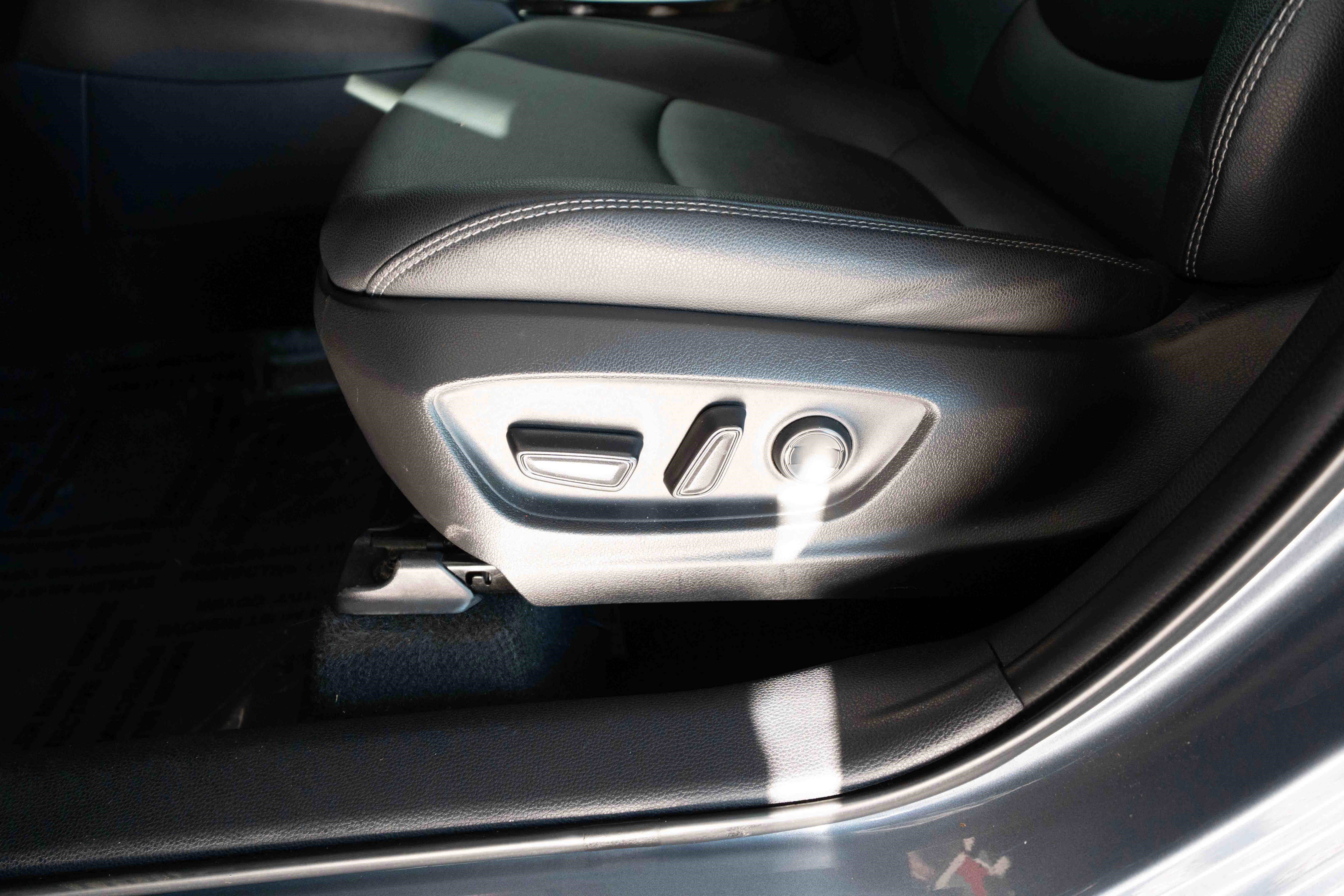 Used 2023 Toyota Corolla Cross XLE image 12