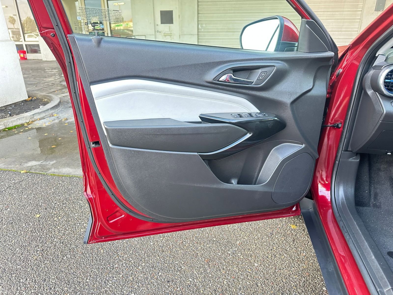 Used 2025 Chevrolet Trax LT image 20