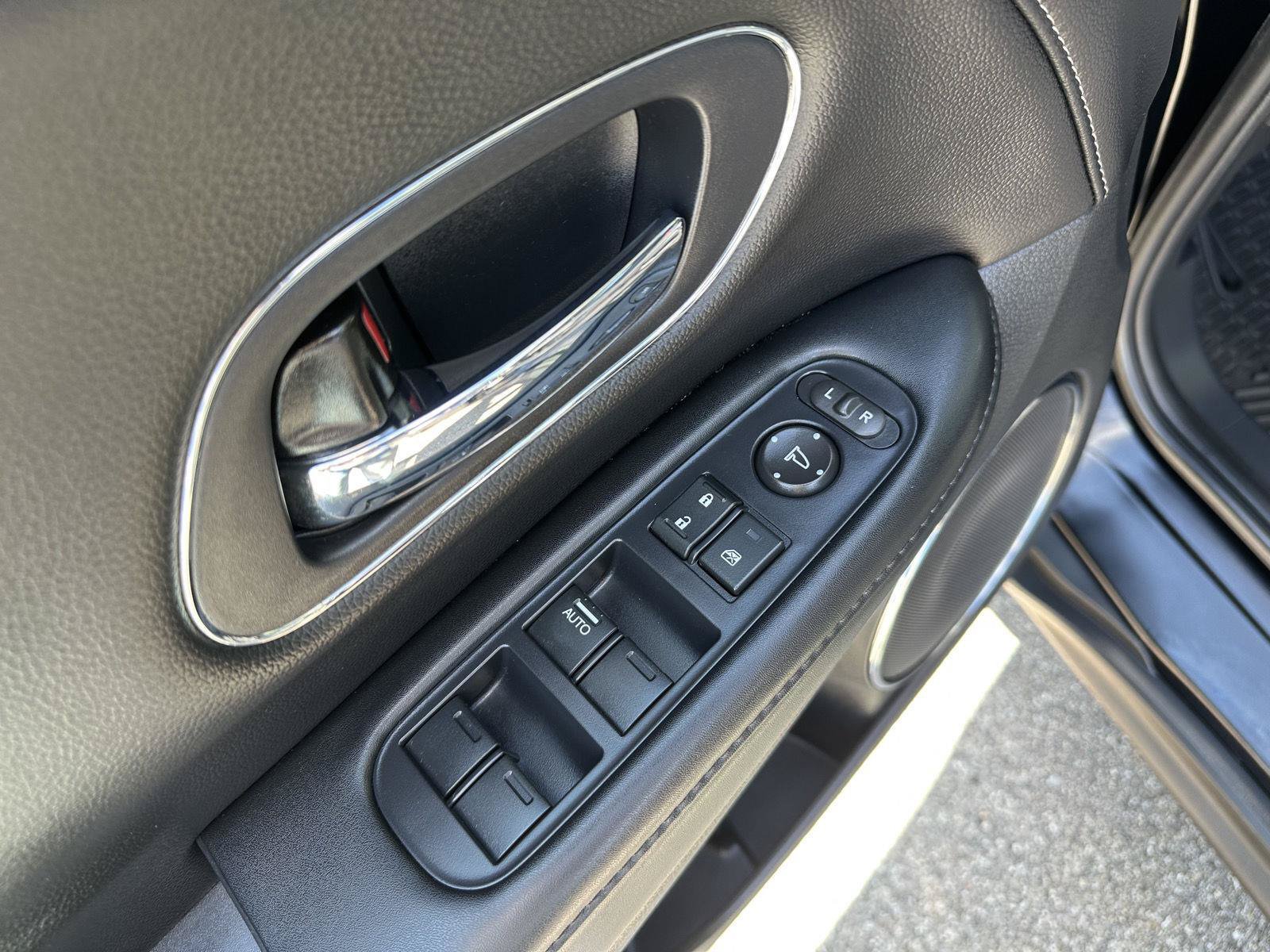 Used 2021 Honda HR-V EX-L image 12