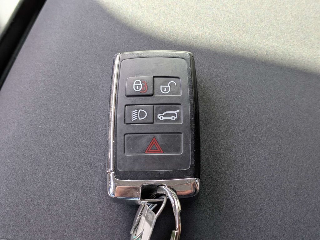 Used 2020 Land Rover Defender 110 SE AWD/4WD image 31