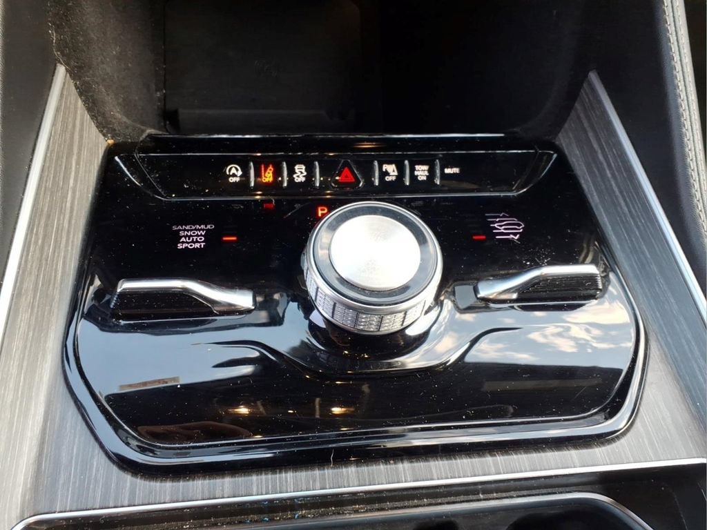 Used 2024 Jeep Wagoneer Series III AWD/4WD image 13