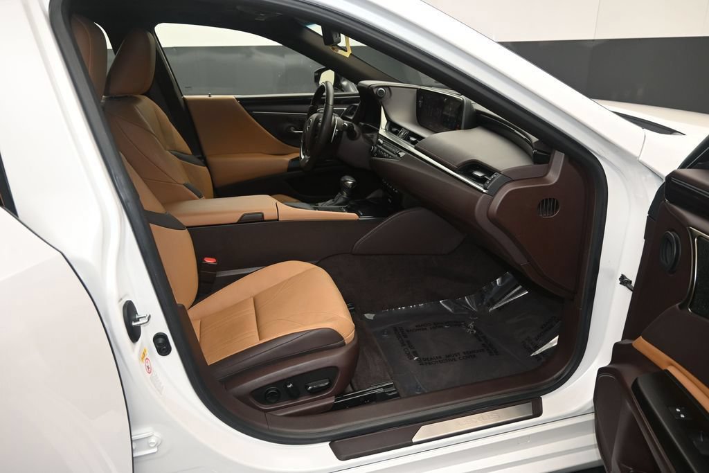 Used 2019 Lexus ES 350 Ultra Luxury w/ Accessory Package FWD image 11