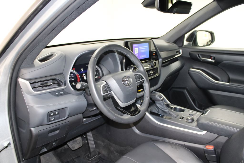 Used 2025 Toyota Highlander XSE image 22