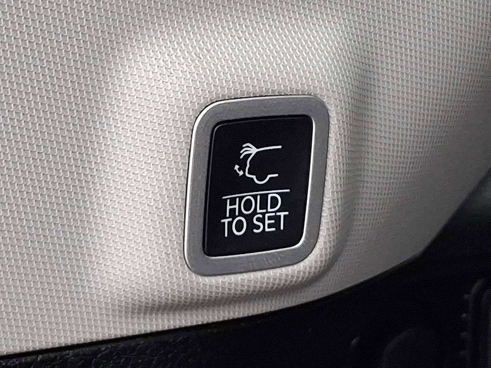 Used 2023 Jeep Grand Cherokee Laredo w/ Luxury Tech Group I image 28