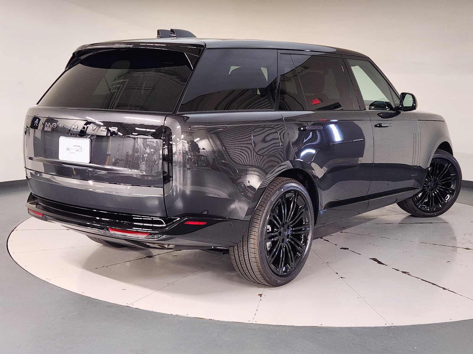 New 2026 Land Rover Range Rover Long Wheelbase SE AWD/4WD image 2