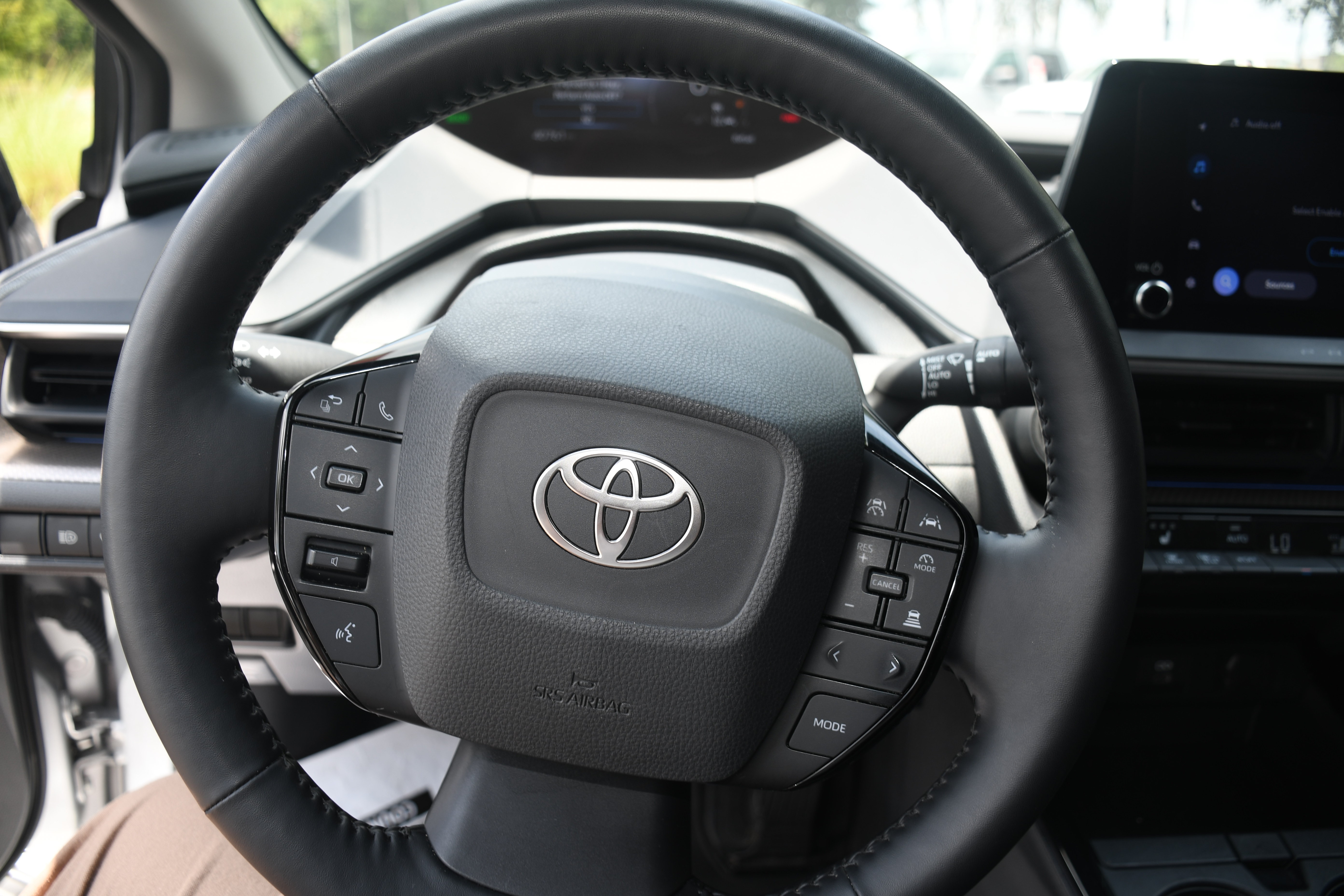 Used 2024 Toyota Prius XLE FWD image 12