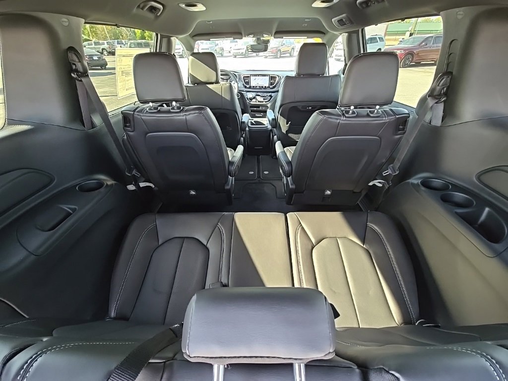 New 2026 Chrysler Pacifica Select image 25