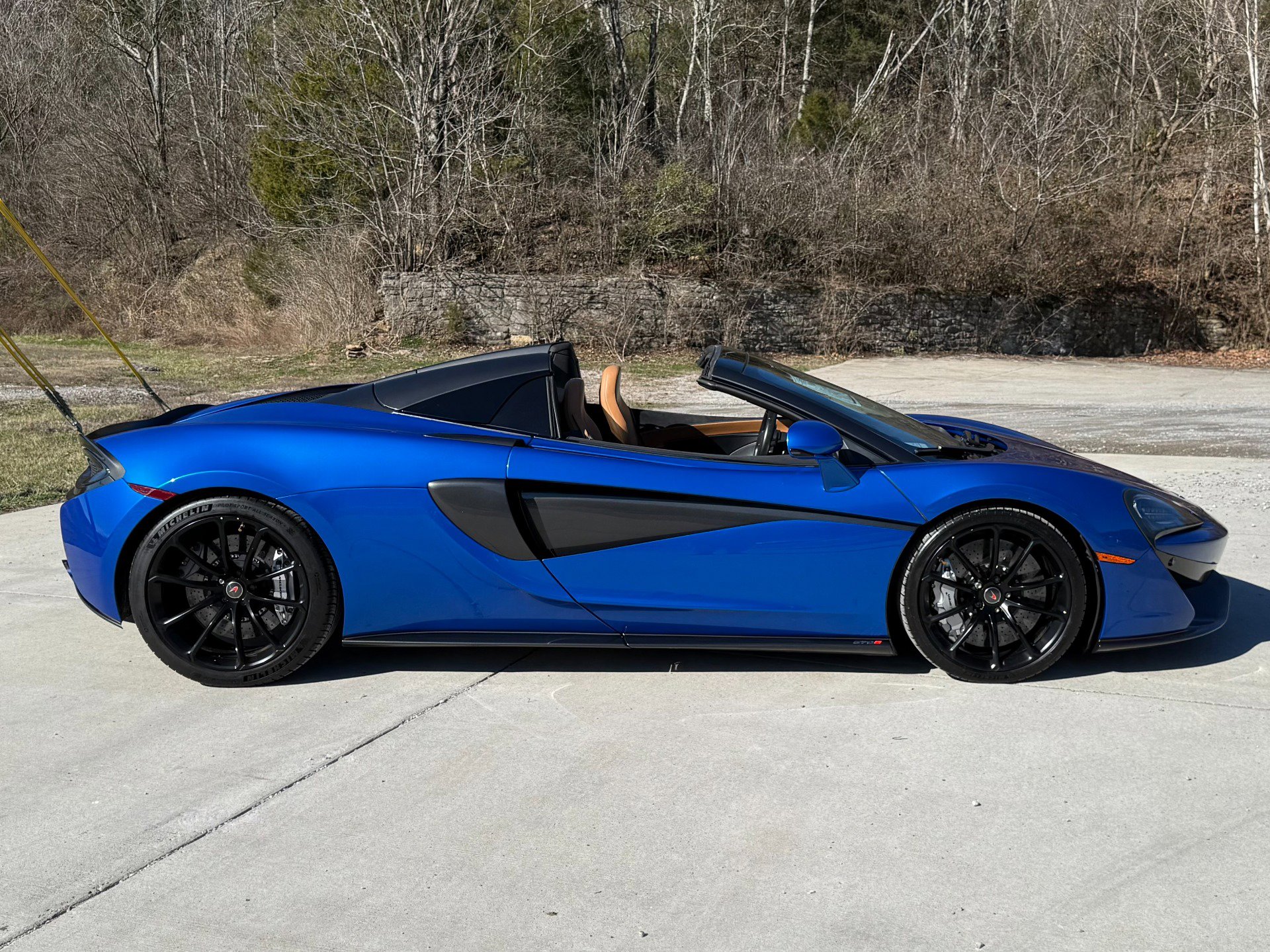 Used 2018 McLaren 570S Spider image 18