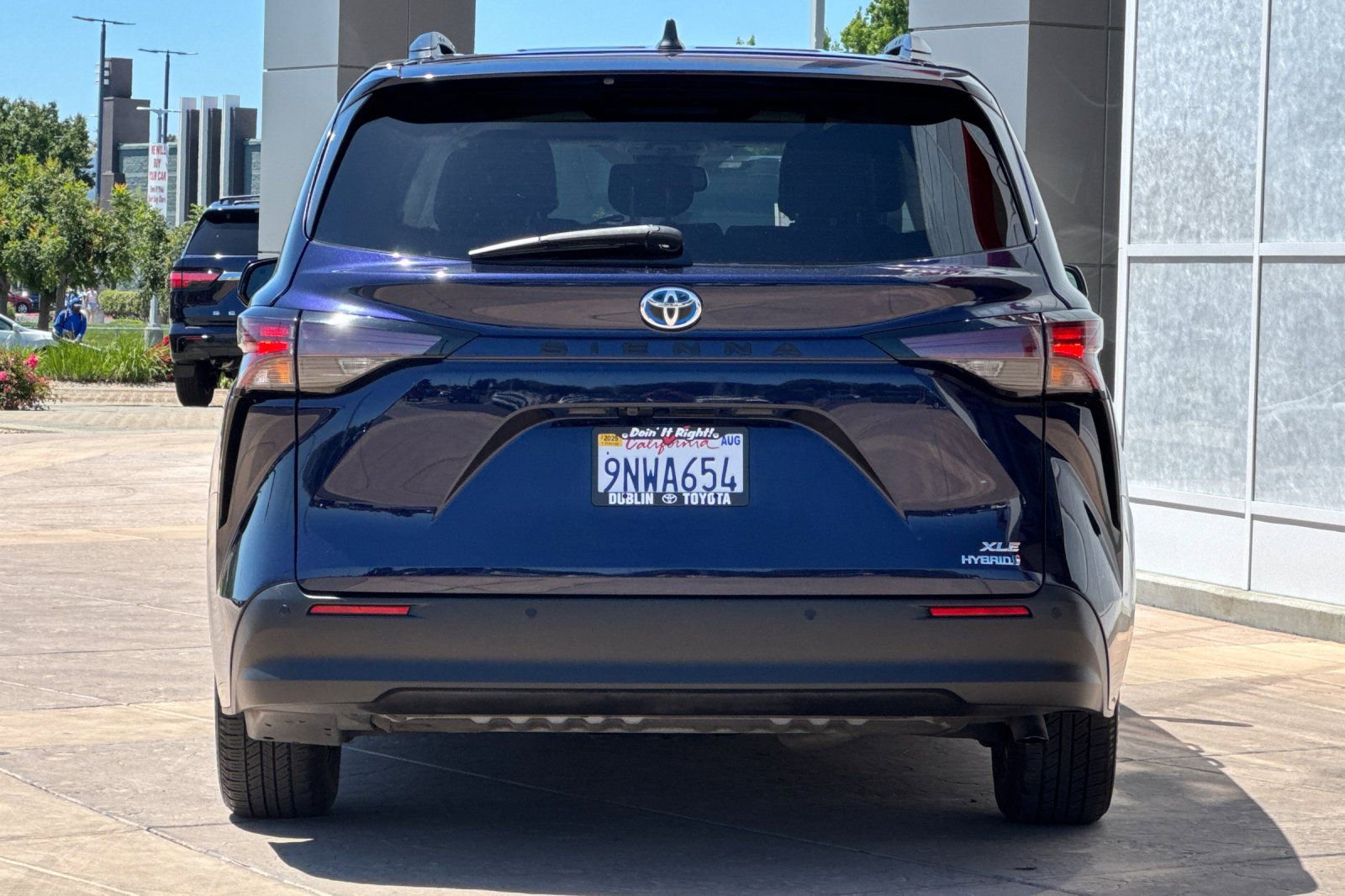 Certified 2023 Toyota Sienna XLE FWD image 6