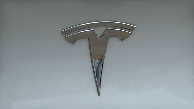 Used 2024 Tesla Model Y 2WD image 16