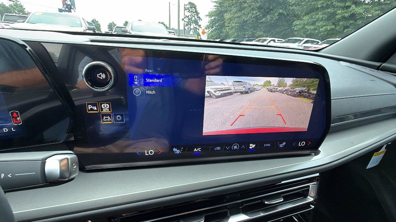 New 2027 Chevrolet Traverse LT FWD image 27