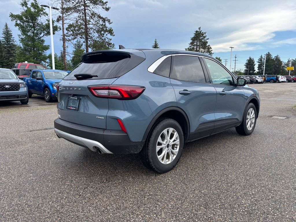 Used 2023 Ford Escape Active w/ Tech Pack #2 AWD/4WD image 3