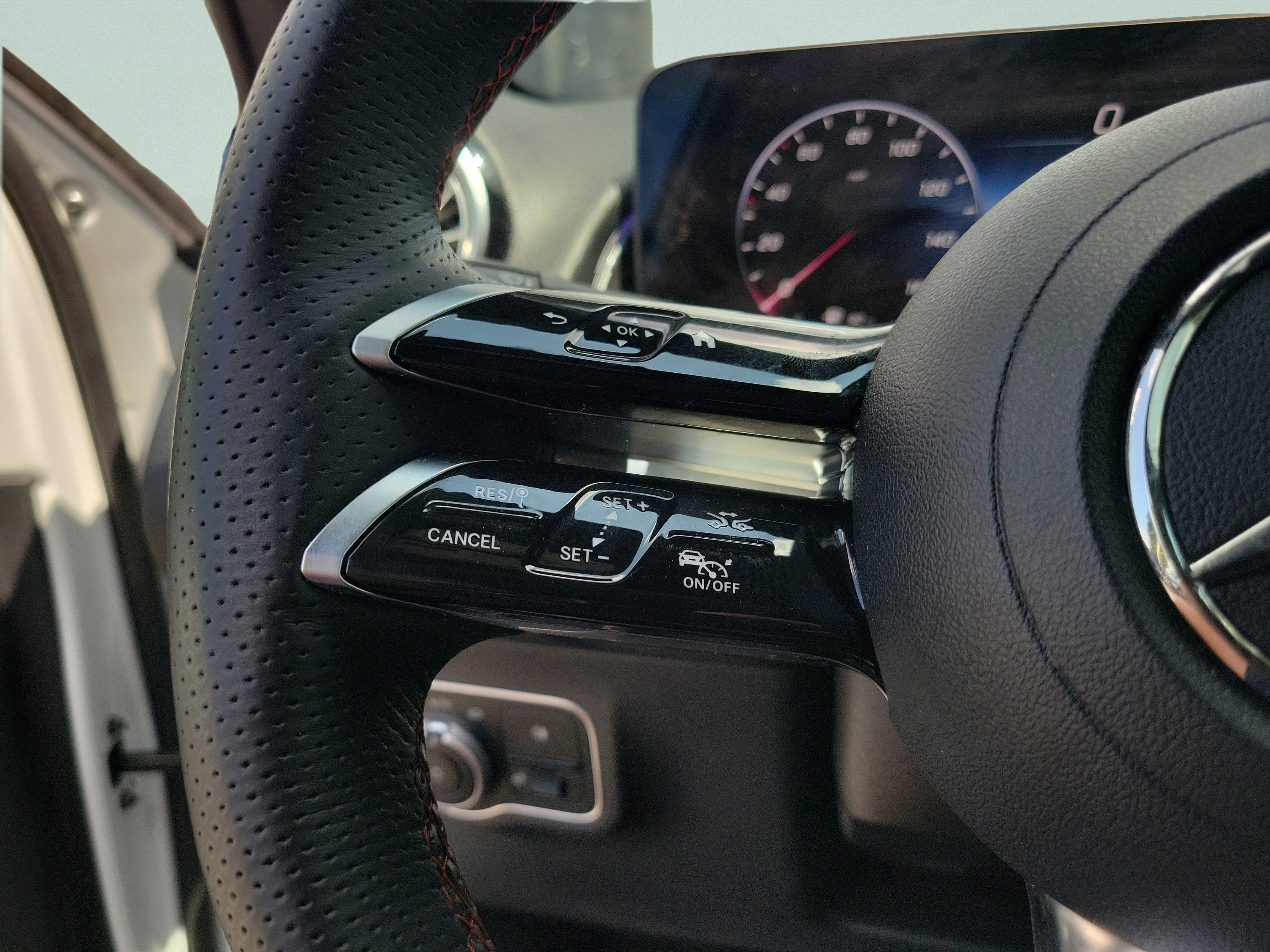 Certified 2024 Mercedes-Benz GLB 250 image 25