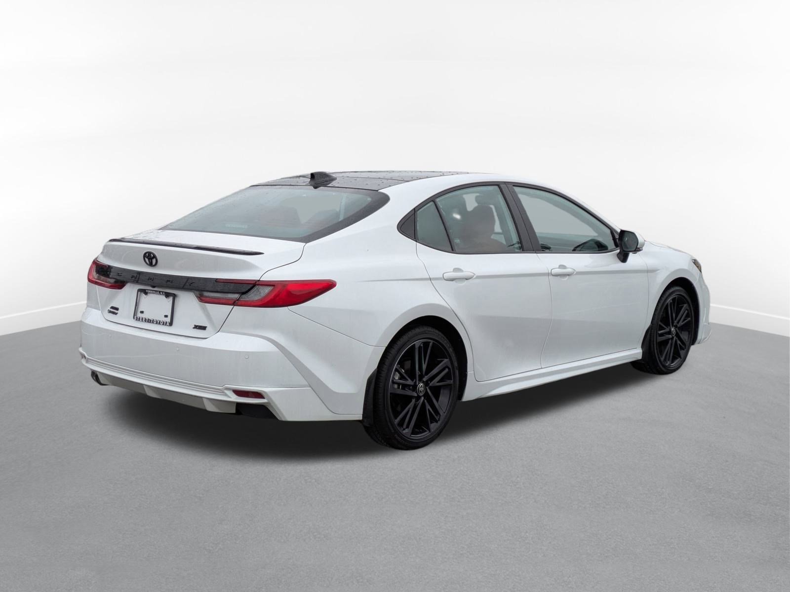 Used 2025 Toyota Camry XSE image 3