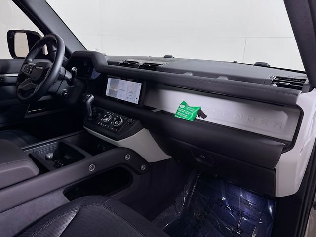 Certified 2024 Land Rover Defender 110 X-Dynamic SE image 31