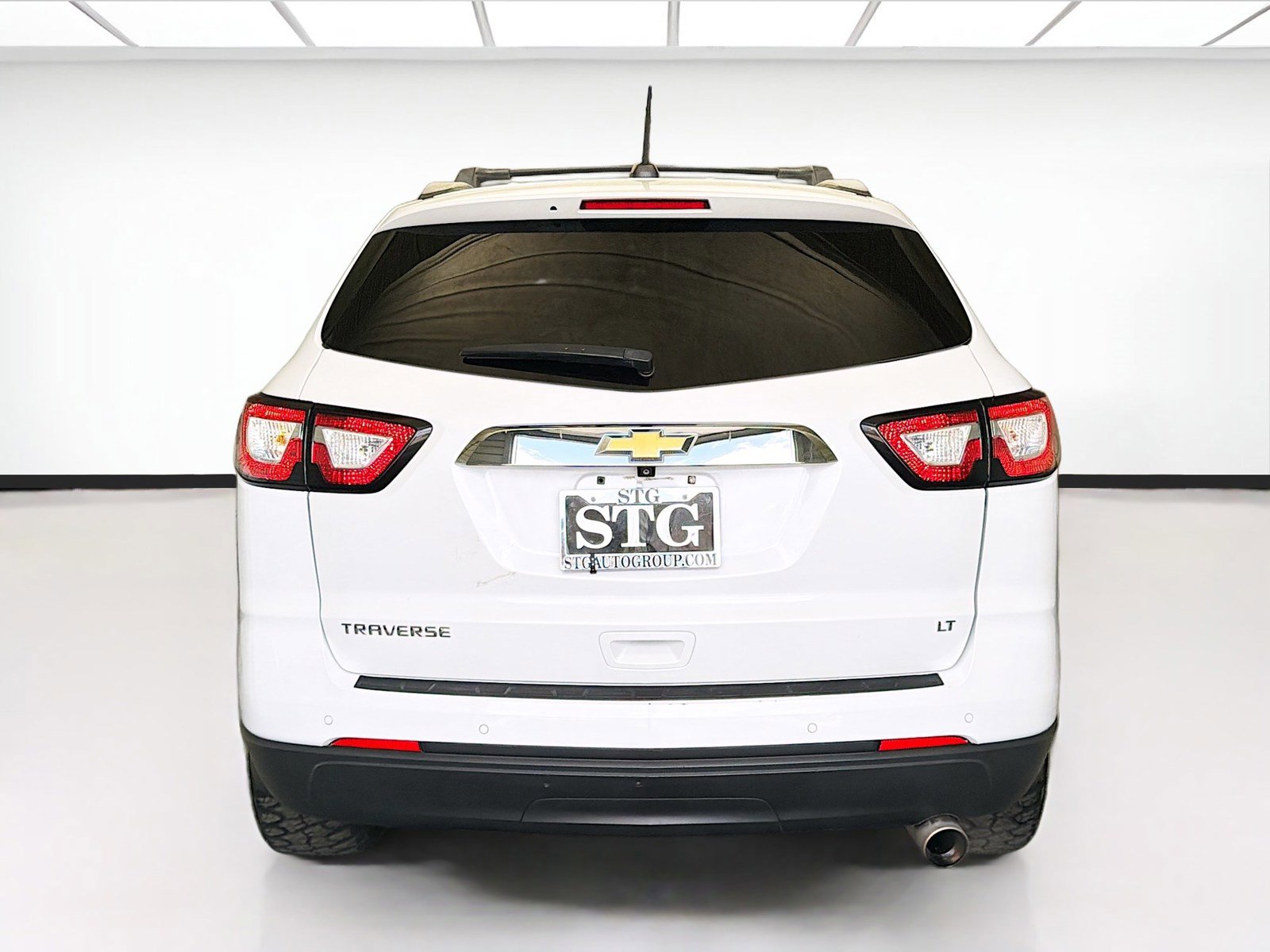 Used 2017 Chevrolet Traverse LT w/ Style and Technology Package FWD image 5