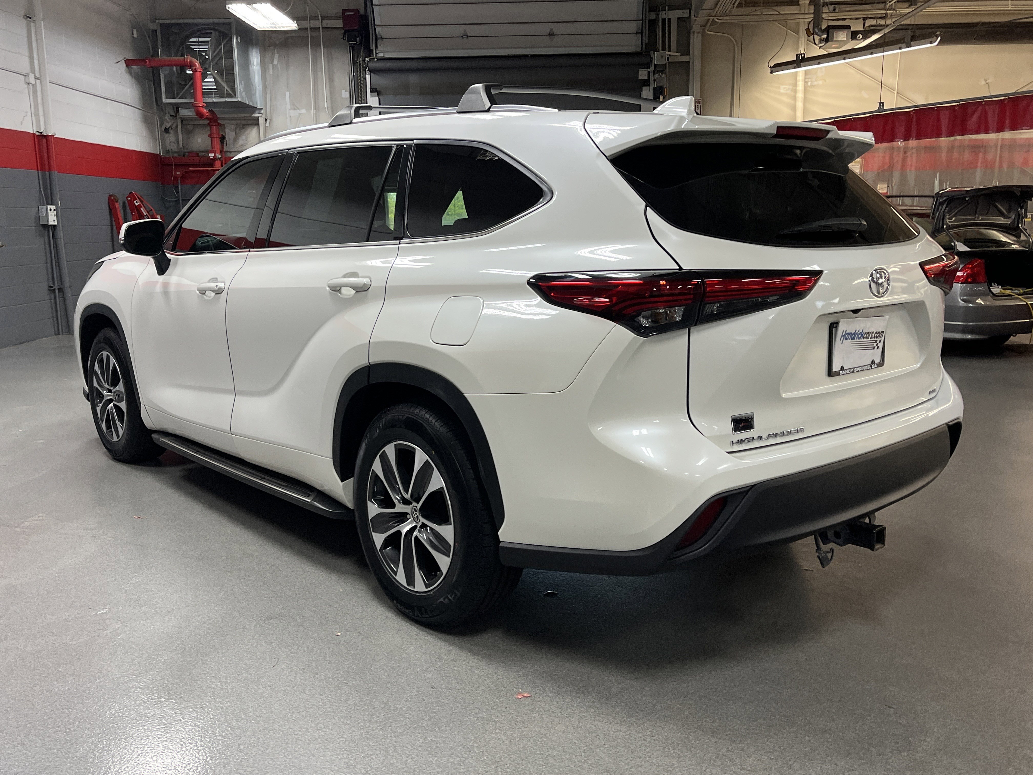 Used 2021 Toyota Highlander XLE image 8