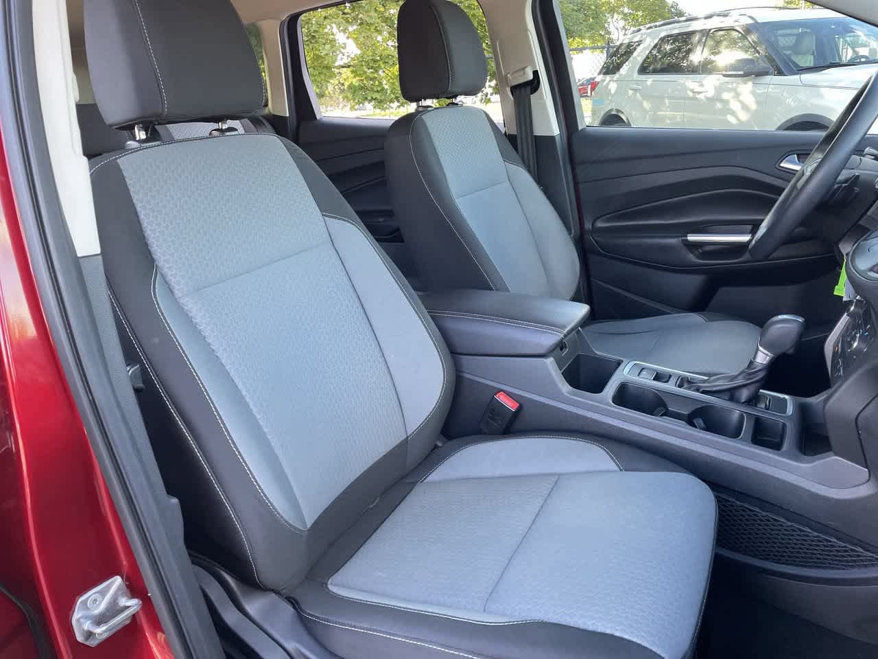 Used 2017 Ford Escape SE w/ Equipment Group 201A AWD/4WD image 14