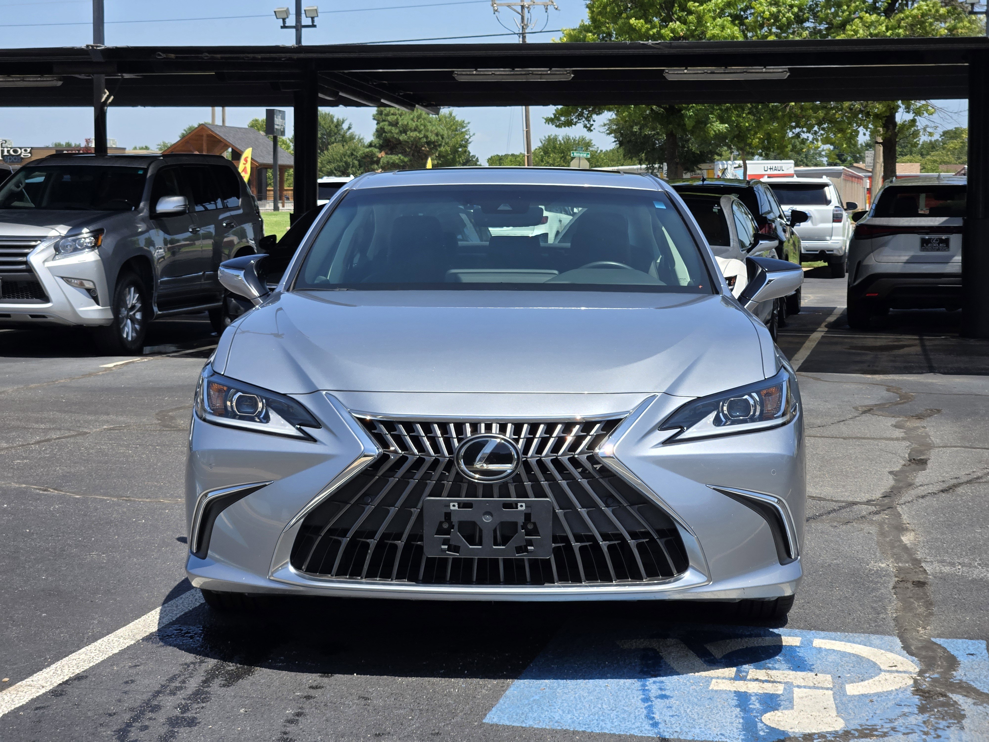 New 2023 Lexus ES 300h w/ Premium Package image 2