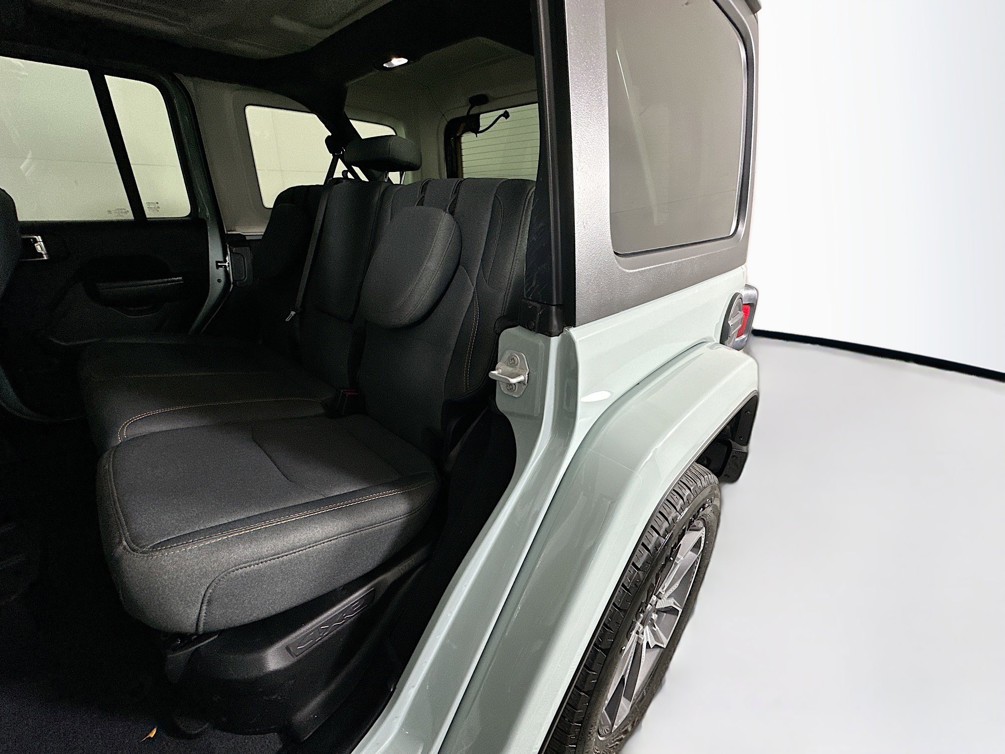 Used 2024 Jeep Wrangler Sport S image 25