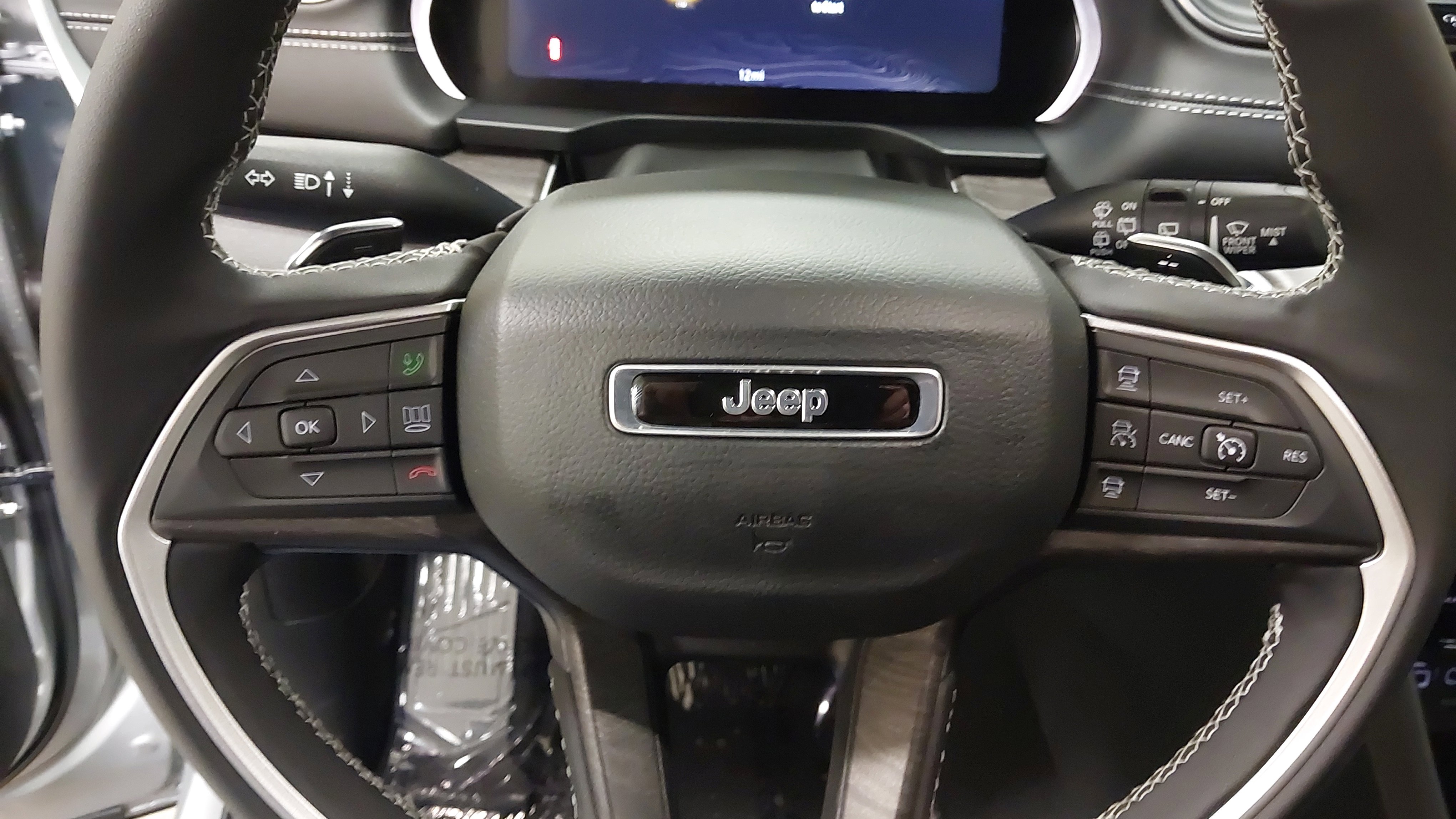 New 2025 Jeep Grand Cherokee L Limited w/ Trailer Tow Package image 35