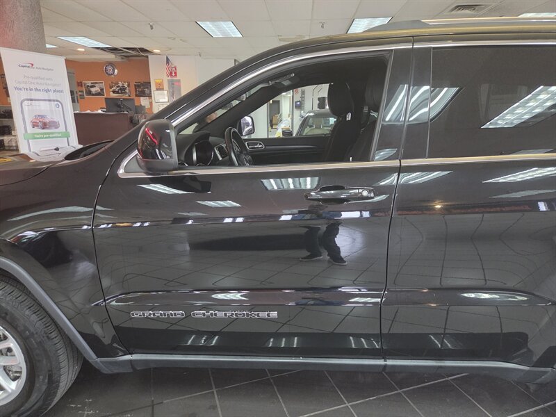 Used 2018 Jeep Grand Cherokee Laredo AWD/4WD image 39