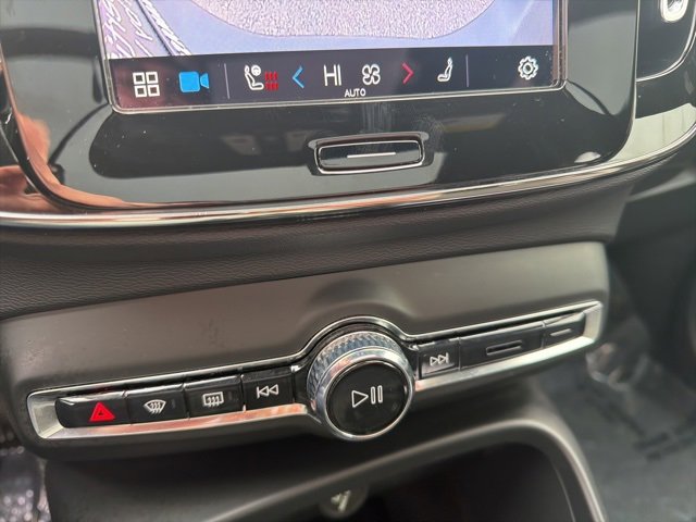 Certified 2025 Volvo XC40 B5 Plus image 23