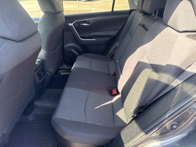 Used 2021 Toyota RAV4 XLE AWD/4WD image 23
