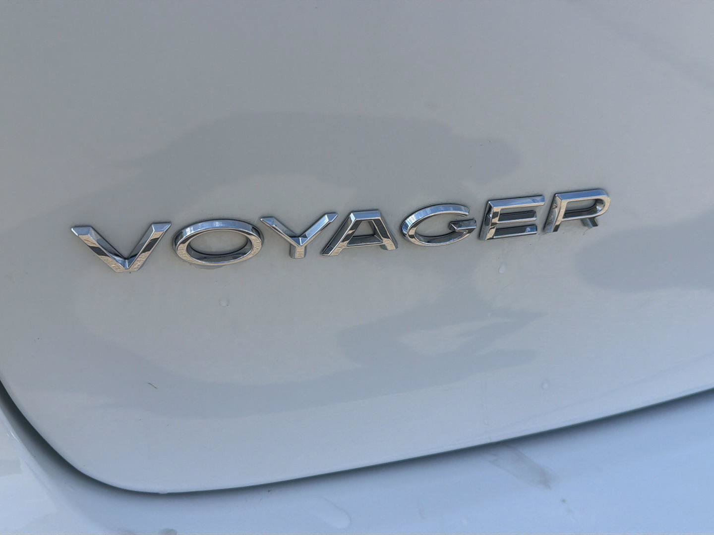 Used 2023 Chrysler Voyager LX FWD image 10