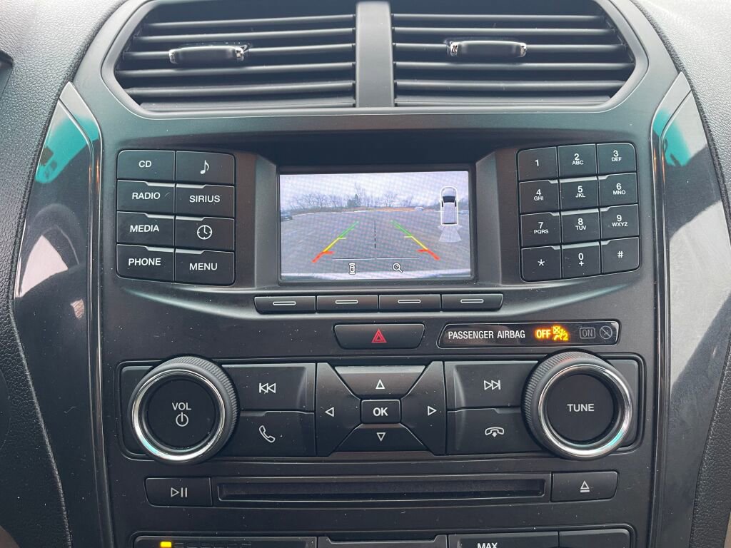 Used 2017 Ford Explorer XLT image 7