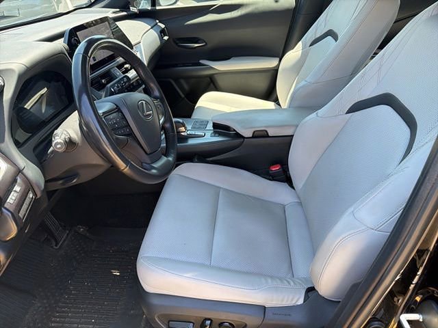 Used 2025 Lexus UX 300h AWD w/ Cold Area Package image 5