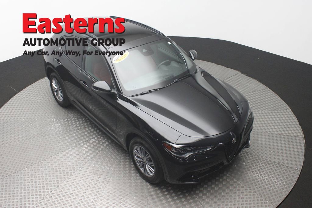 Used 2024 Alfa Romeo Stelvio Sprint image 3