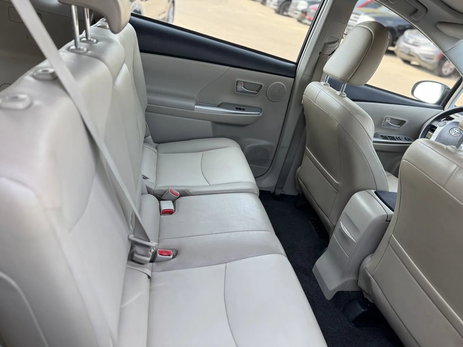 Used 2014 Toyota Prius V Five image 15