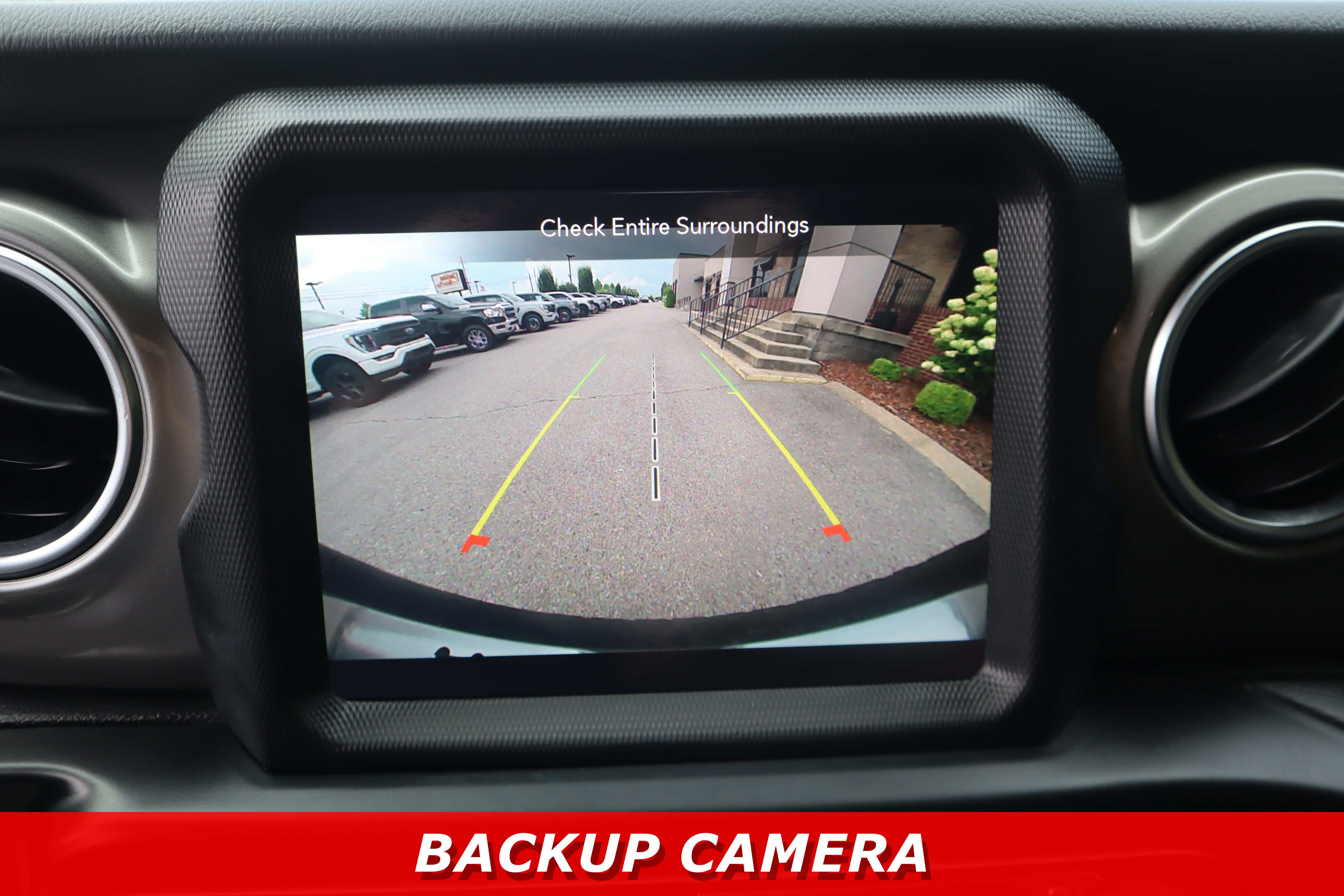 Used 2020 Jeep Wrangler Unlimited Sahara AWD/4WD image 19