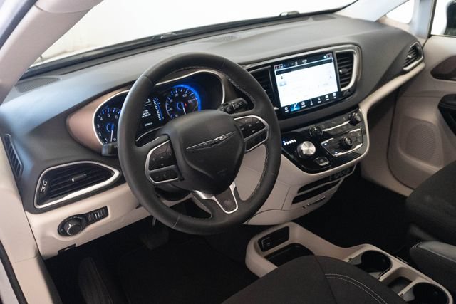 Used 2024 Chrysler Voyager LX FWD image 3