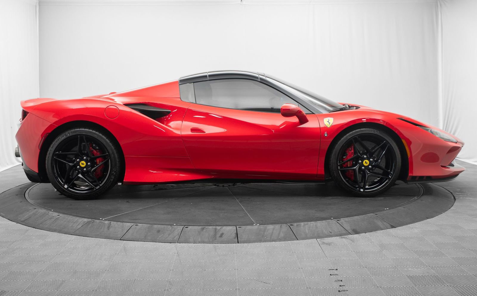 Used 2021 Ferrari F8 Tributo RWD image 11