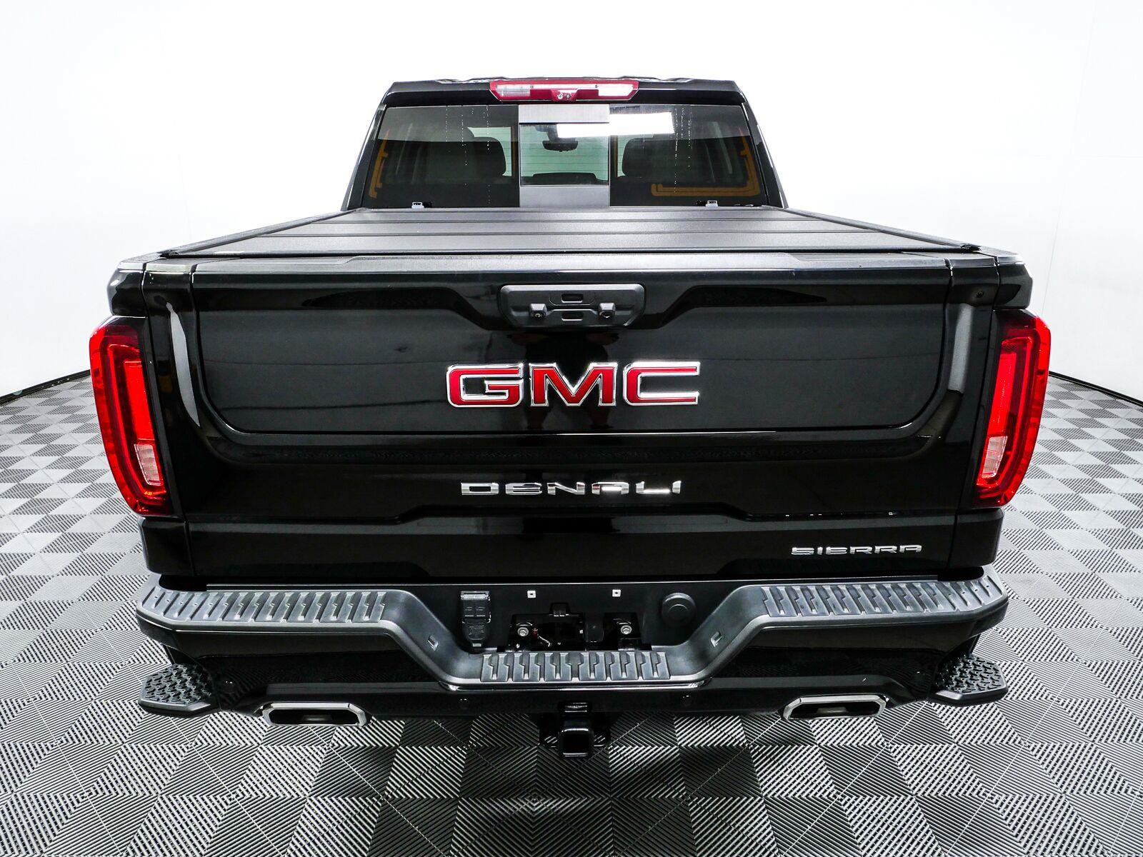 Used 2024 GMC Sierra 1500 Denali AWD/4WD image 3