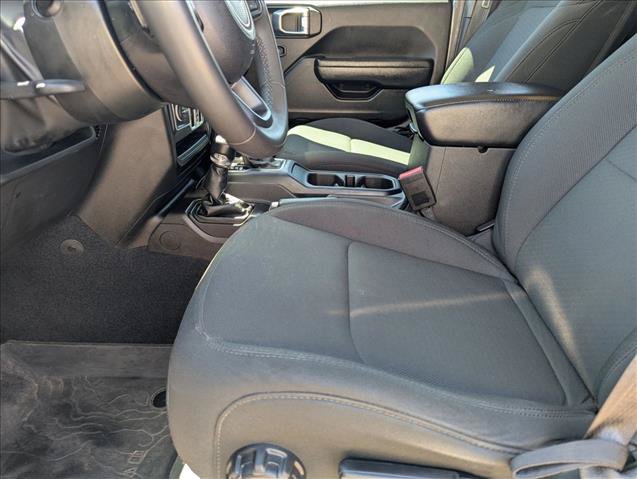 Used 2023 Jeep Gladiator Sport AWD/4WD image 15