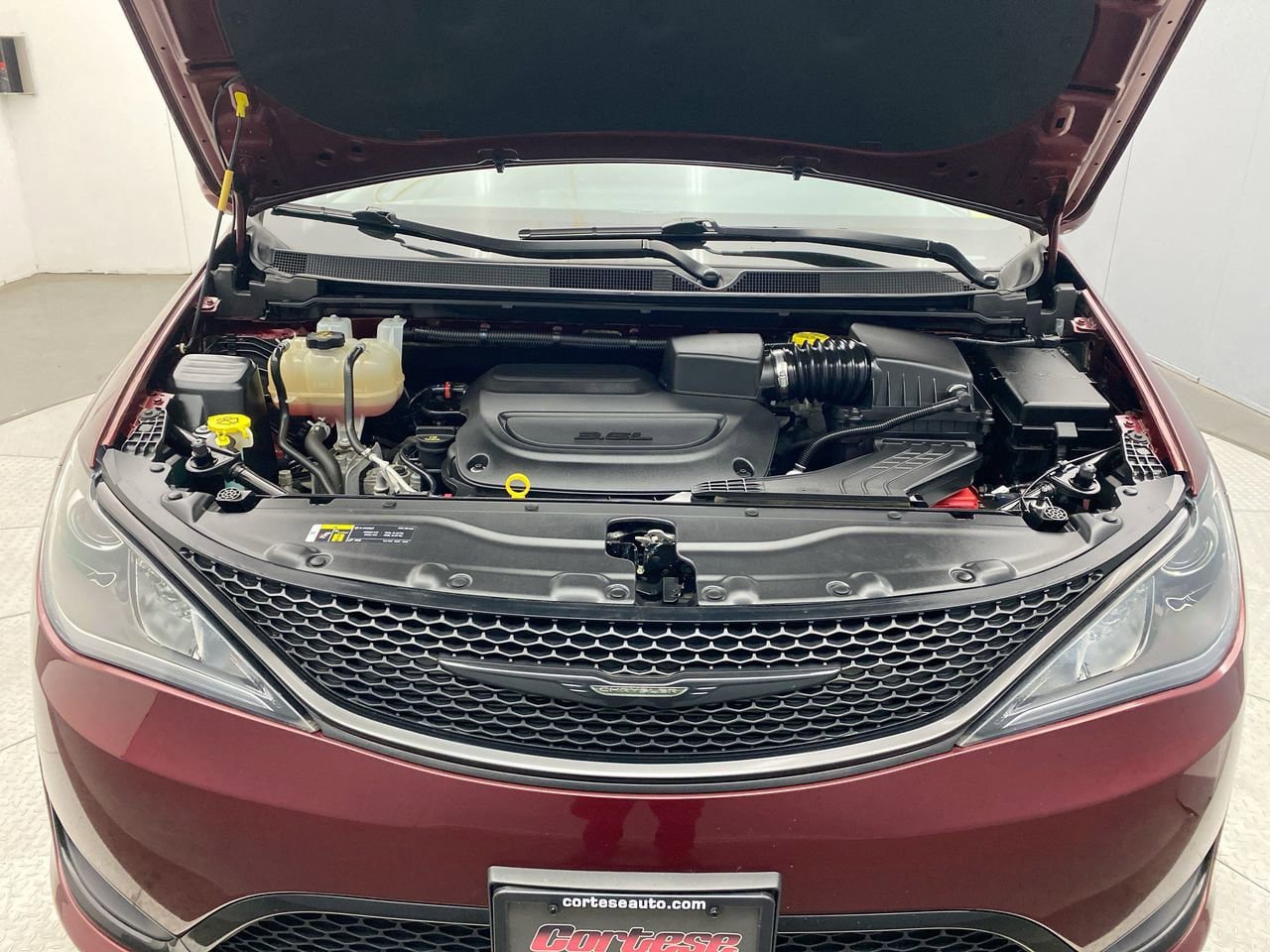 Used 2020 Chrysler Pacifica Touring-L w/ S Appearance Package FWD image 11